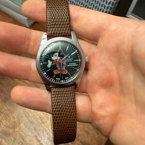 Vintage 1976 Camy Disney Manual Mens Silver Watch W/Leather Strap & Green accent